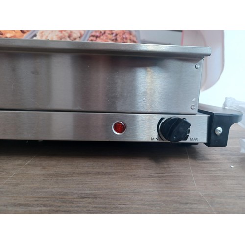 786 - A boxed Quest 300w buffet server and warming tray