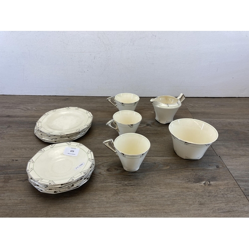 336 - An Alfred Meakin Marigold seventeen piece part tea set