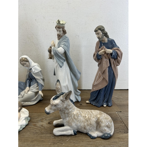 335 - A Nao by Lladro eight piece nativity set