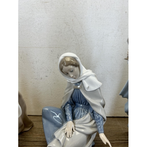 335 - A Nao by Lladro eight piece nativity set