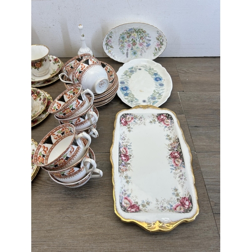 337 - A collection of ceramics to include Royal Albert Old Country Roses, Aynsley Wild Tudor oval dish etc... 