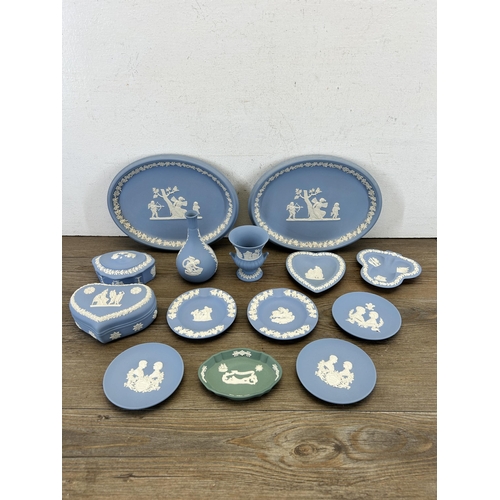 341 - A collection of Wedgwood Jasperware to include teal trinket dish etc.