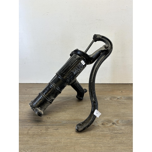 376 - A 19th century Joseph Evans Lion cast iron water pump - approx. 52cm high x 25cm wide