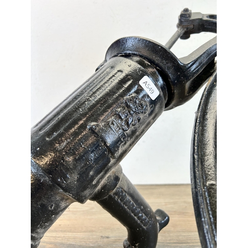 376 - A 19th century Joseph Evans Lion cast iron water pump - approx. 52cm high x 25cm wide