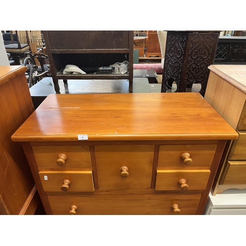 32 - An Ameta Kauri Country chest of drawers with dressing table mirror - approx. 121cm high x 90cm wide ... 