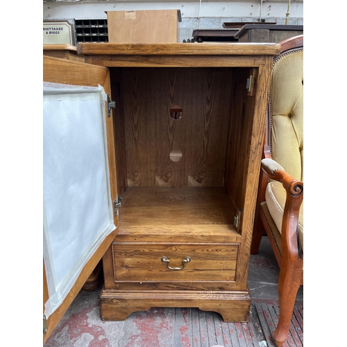 88 - A Willis & Gambier solid oak stereo cabinet