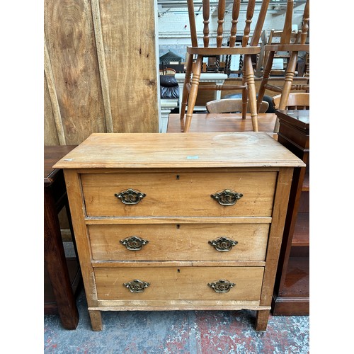 192 - A Victorian pine chest of three drawers