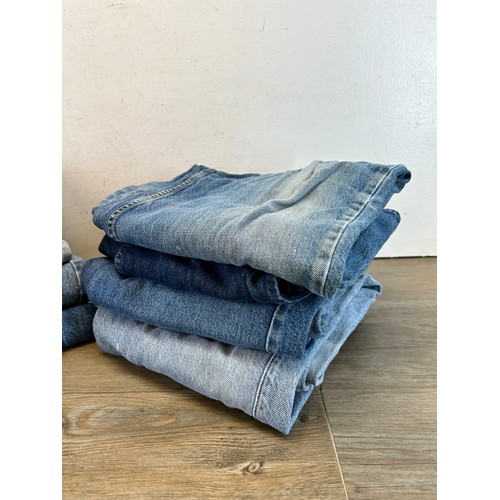 433 - Nine pairs of vintage Levi Strauss & Co. jeans to include 550, 540, 570 etc.