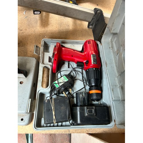 864 - A collection of tools to include Kinzo 240v circular saw, cased Black & Decker cordless hammer drill... 