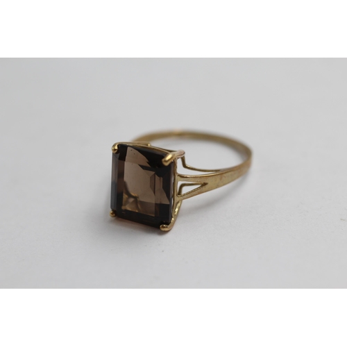 2016 - A 9ct gold smoky quartz cocktail ring - approx. gross weight 2.6g