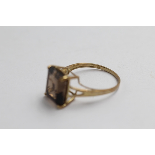 2016 - A 9ct gold smoky quartz cocktail ring - approx. gross weight 2.6g