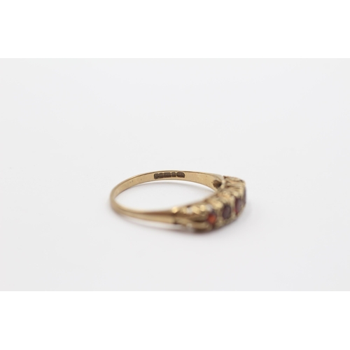 2029 - A 9ct gold garnet five stone ring - approx. gross weight 1.6g