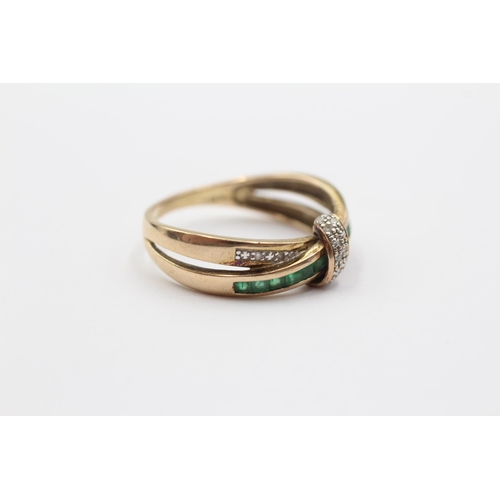 2031 - A 9ct gold diamond and emerald channel setting twist ring - approx. gross weight 3.4g