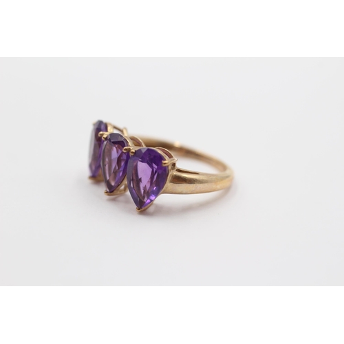 2048 - A 10ct gold amethyst teardrop trilogy ring - approx. gross weight 2.6g