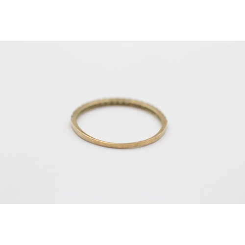 2058 - A 9ct gold clear gemstone half-eternity ring - approx. gross weight 0.6g