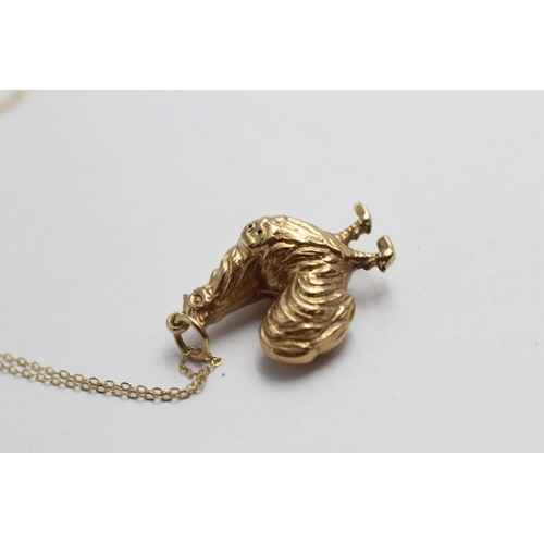 2070 - A 9ct gold rooster pendant necklace - approx. gross weight 2.2g