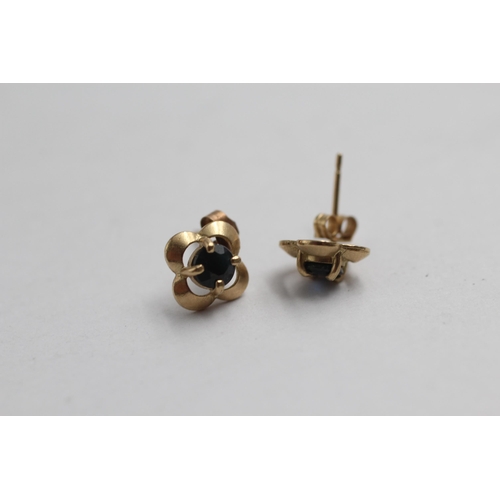 2079 - Two pairs of 9ct gold sapphire set stud earrings - approx. gross weight 1.1g