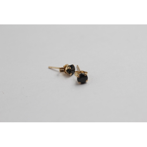 2079 - Two pairs of 9ct gold sapphire set stud earrings - approx. gross weight 1.1g