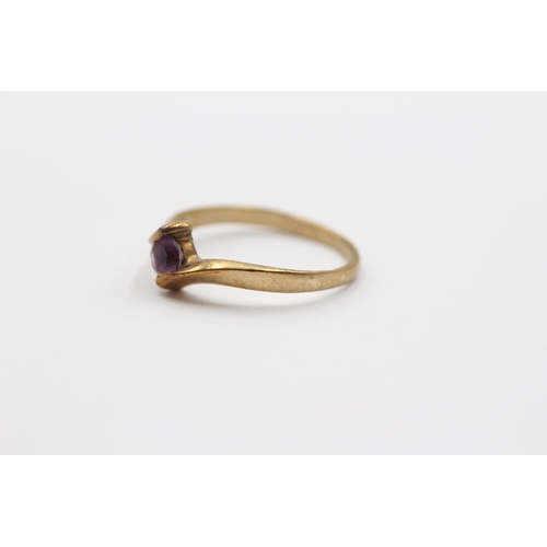 2102 - A 9ct gold amethyst twist shoulder dress ring - approx. gross weight 1.9g