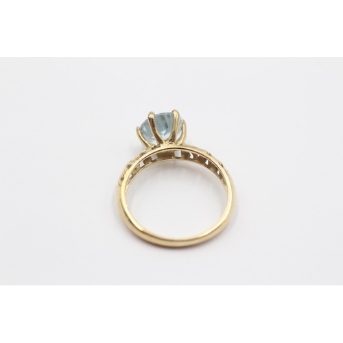 2112 - A 9ct gold blue gemstone cocktail ring - approx. gross weight 2.2g