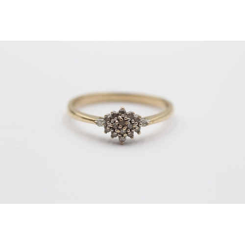 2136 - A 9ct gold diamond cluster ring - approx. gross weight 1.8g