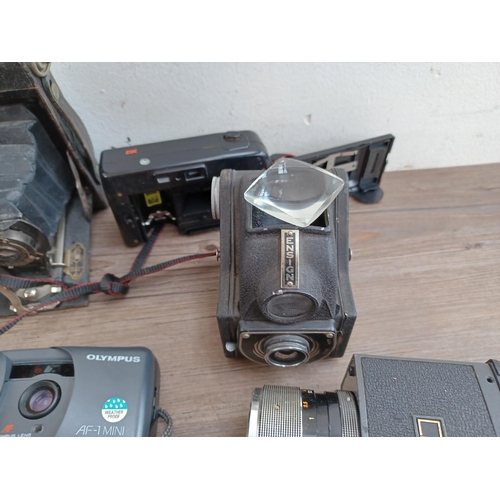 509 - A collection of cameras for spares or repair