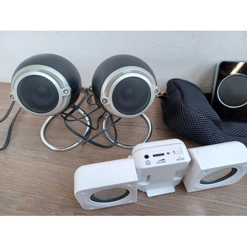 511 - A collection of speakers to include Juice Jumbo Marshmallow Bluetooth, cased Logitech iPod docking w... 