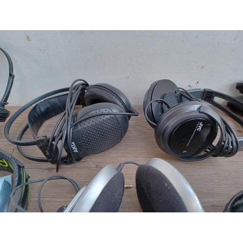 515 - A collection of headphones to include Sennheiser HD415, AKG K44, Skullcandy, Philips SBC487 etc.