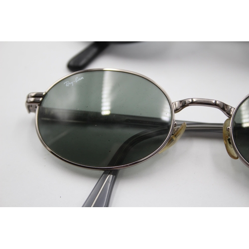 2392 - Two pairs of Ray-Ban sunglasses