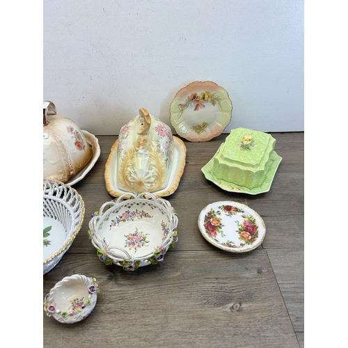 270 - A collection of ceramics to include two Royal Albert Old Country Roses circular trinket dishes, Jame... 