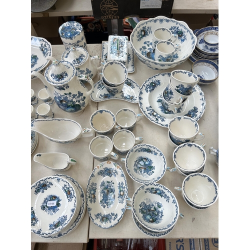 274 - Approx. 152 pieces of Mason's Fruit Basket Ironstone pottery