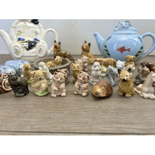 279 - A collection of Wade pottery to include Feline Collection Whimsical teapots, Whimsies etc.