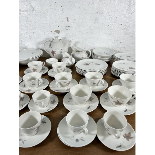 309 - A collection of Royal Doulton Tumbling Leaves dinnerware