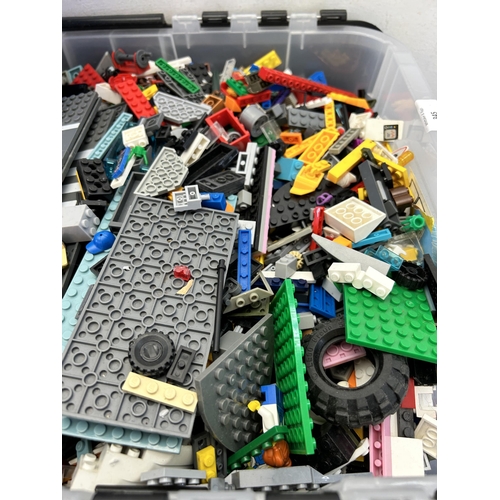 345 - A very large collection of Lego