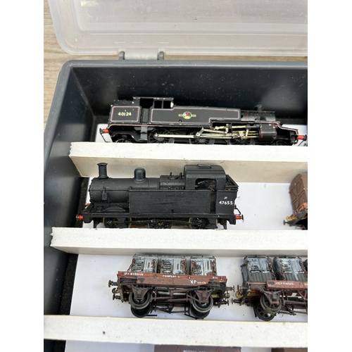 354 - Eighteen pieces of model railway to include TT gauge locomotive, Tri-ang T77 carriages, British Rail... 