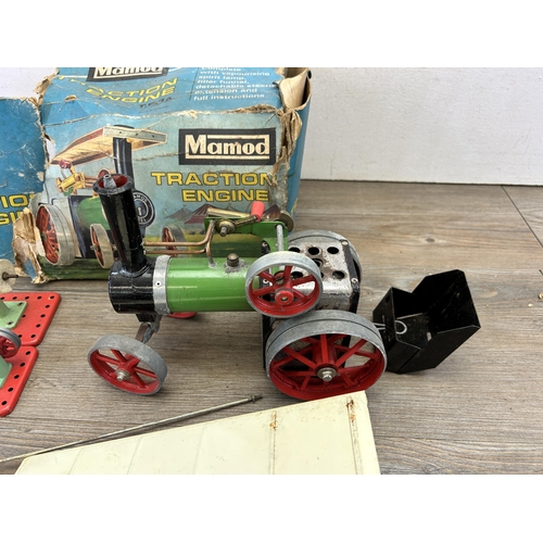 357 - A mid 20th century boxed Mamod T.E.1A traction engine with accessories