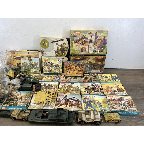 360 - A large collection of boxed and unboxed Airfix to include H0-00 scale Fort Sahara, Military series A... 