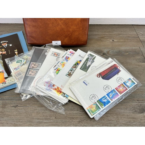 387 - A collection of first day covers and worldwide stamps to include commemorative, Liverpool and Manche... 