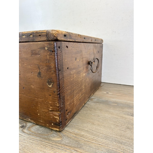 402 - A late 19th/early 20th century pine storage box with two internal sections - approx. 23cm high x 45c... 