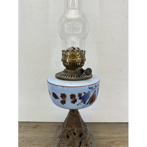 407 - A late 19th/early 20th century National Works cast iron and hand painted glass oil lamp with clear g... 