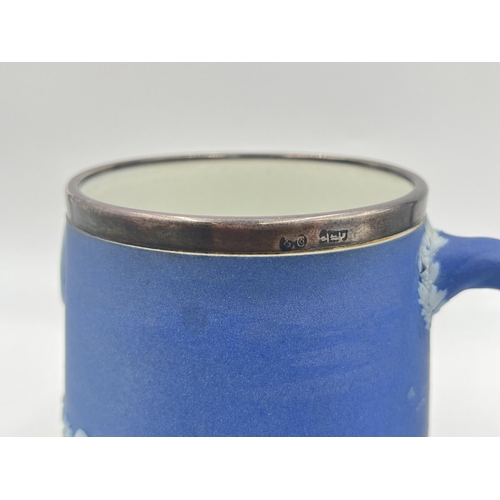 252 - A Wedgwood blue Jasperware tankard with Elkington & Co Ltd hallmarked sterling silver rim - approx. ... 