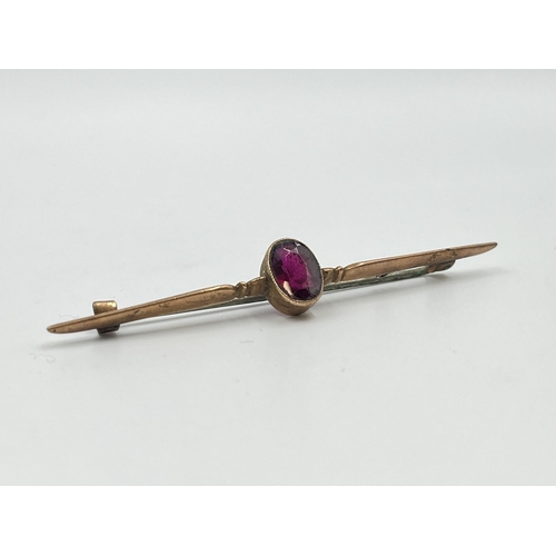 2157 - A 9ct gold garnet pin brooch with base metal pin - approx. gross weight 4.16g