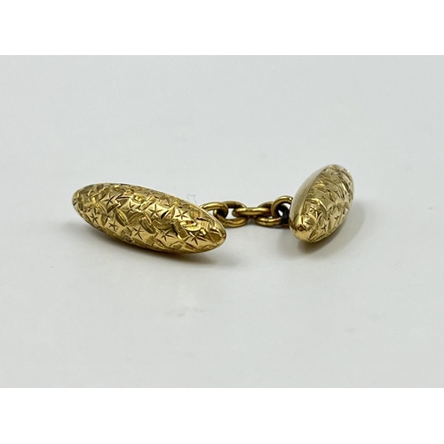 2159 - A hallmarked Birmingham 18ct gold cufflink - approx. gross weight 3.8g