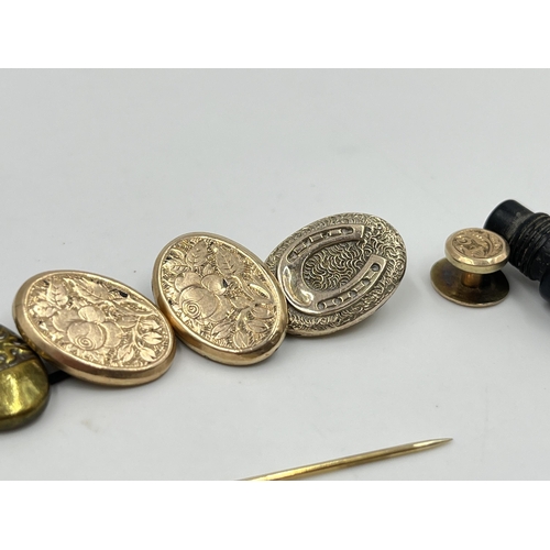 2172 - Six items to include hallmarked 9ct gold pearl stick pin - approx. gross weight 0.5g, hallmarked 9ct... 