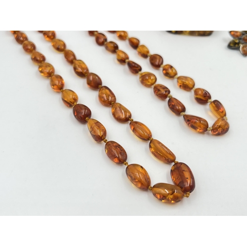 2183 - A collection of vintage amber jewellery to include DAB .925 silver panel bracelet etc.