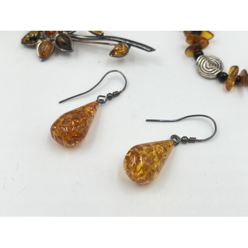 2183 - A collection of vintage amber jewellery to include DAB .925 silver panel bracelet etc.