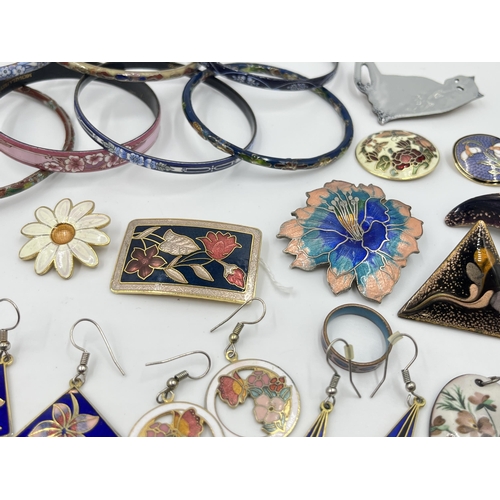 2184 - A collection of vintage enamel jewellery