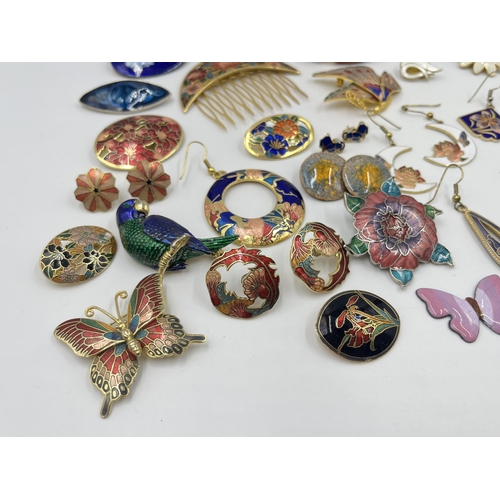 2184 - A collection of vintage enamel jewellery