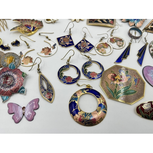 2184 - A collection of vintage enamel jewellery