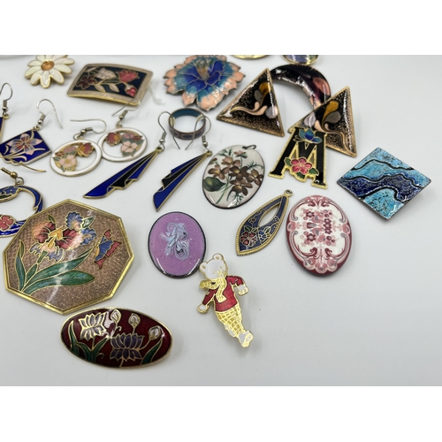 2184 - A collection of vintage enamel jewellery